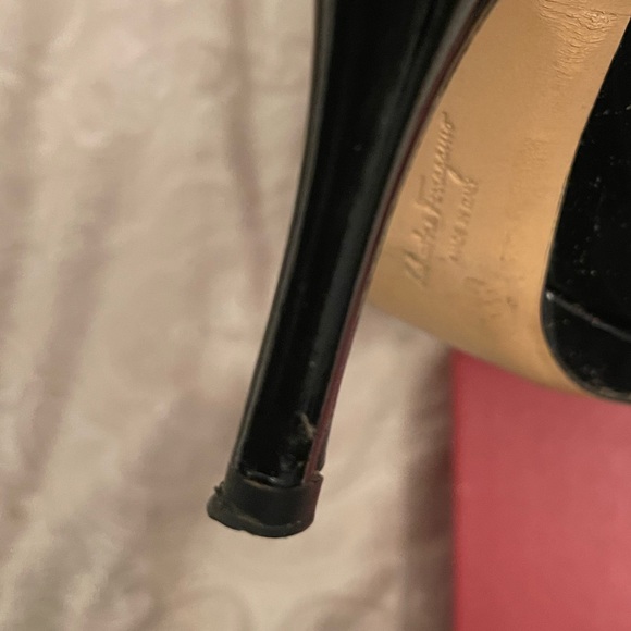 Salvatore Ferragamo Vara Pump - Picture 5 of 6